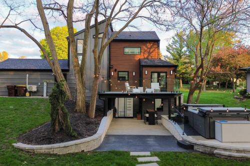 Serene Oasis Near Rock River in Rockford (IL)