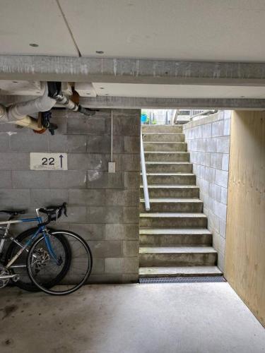 Robins Retreat-Town Center - Parking - Easy access - image 9