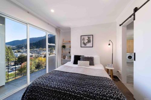 Best View in Queenstown Town Centre Location - image 6