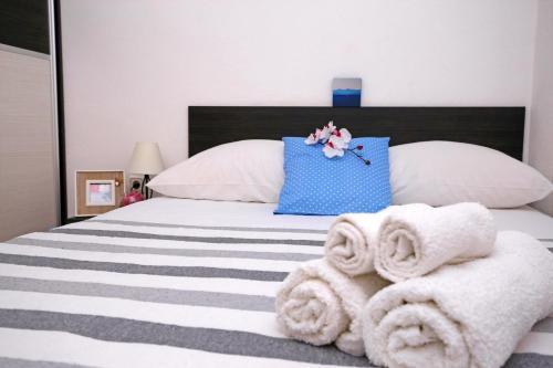 Three-Bedroom Apartment with Balcony and Sea View image 10
