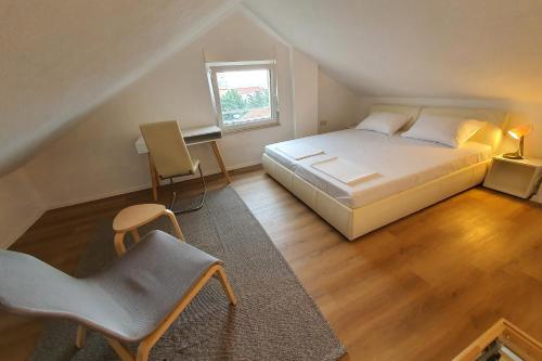 Three-Bedroom Apartment with Balcony and Sea View image 9