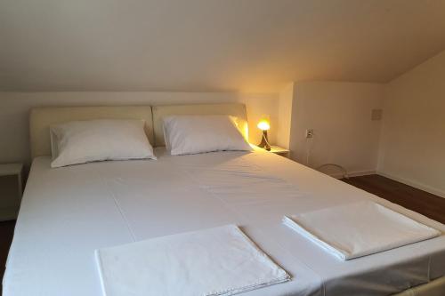 Three-Bedroom Apartment with Balcony and Sea View image 8