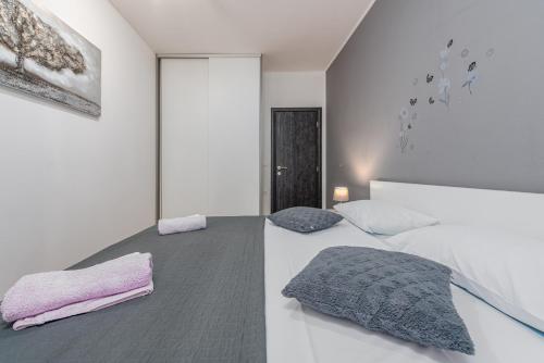 Two-Bedroom Apartment with Terrace image 10