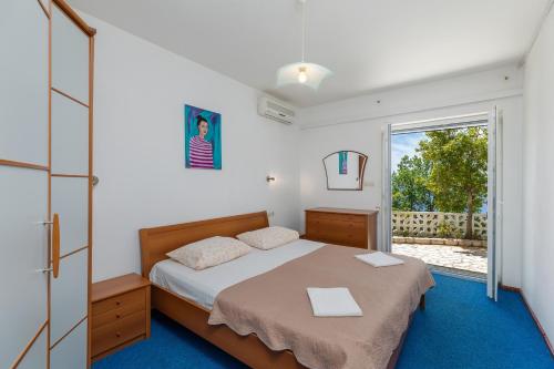 Apartments by the sea Brela Makarska - 24541 - image 3
