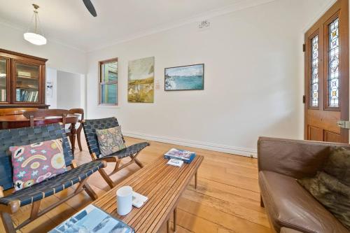 Cottage on Starling - Vintage meets Modern Comfort - image 3