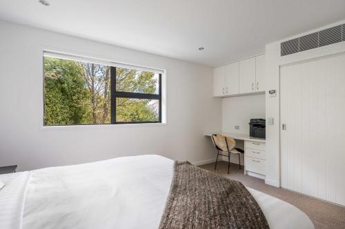 Alpine Edge Villa- AC- Free Parking- Hot Tub- BBQ - main image