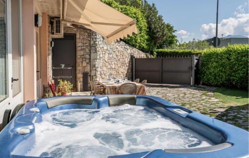  Awesome Apartment In Solto Collina Bg in Riva di Solto