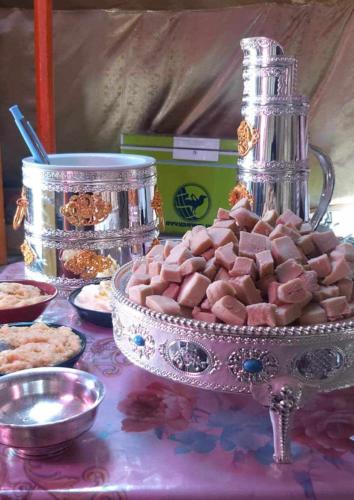Eten en drinken, 1000 Starlight Steppe Camp in Gurvanbulag