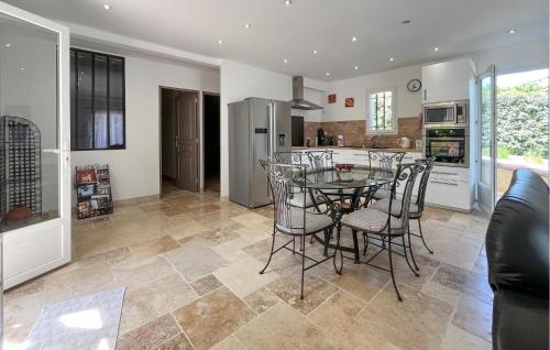 virtuve, Gorgeous Home In Comps in Comps ciems