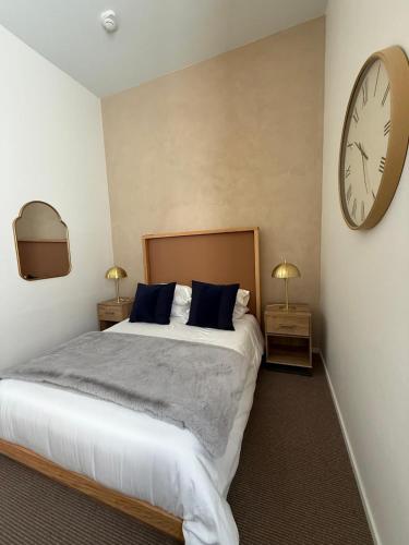 Deluxe Queen Suite image 4