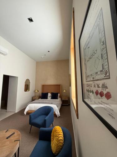 Deluxe Queen Suite image 6