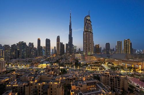Burj Royale Lux 2-bedroom apartment with the best Burj Khalifa view, Dubaj