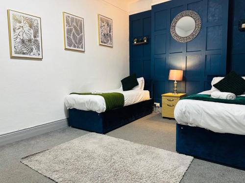 4 Bed House with Garden and Hot Tub - Near City Centre in 斯普洛特