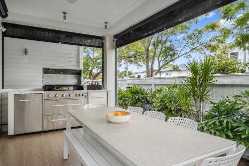 NEW! MaisonMarie: Cinebar Getaway 4Bedroom 2.5bath