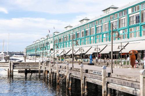 Spacious Waterfront Luxury at Woolloomooloo Wharf 