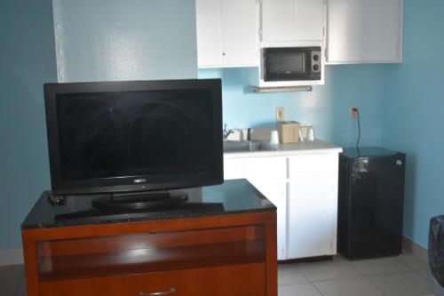 Guest Cottages Inn & Suites, Brunswick GA - 주방