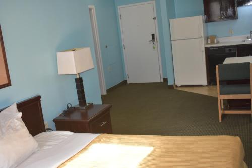 Guest Cottages Inn & Suites, Brunswick GA - 주방