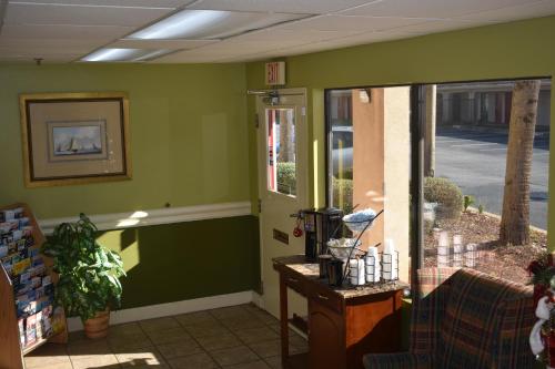 Guest Cottages Inn & Suites, Brunswick GA - 숙소 외관