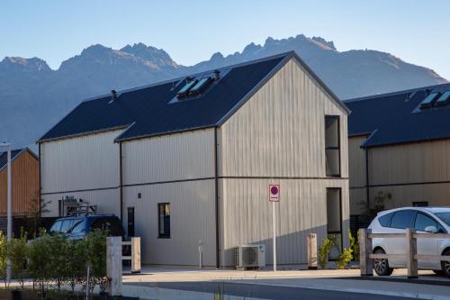 Exterior view, Stylish & Modern Home, Mountain View, Free WI-FI in The Remarkables