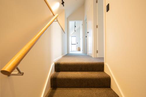 Stylish & Modern Home Mountain View Free WI-FI - image 8