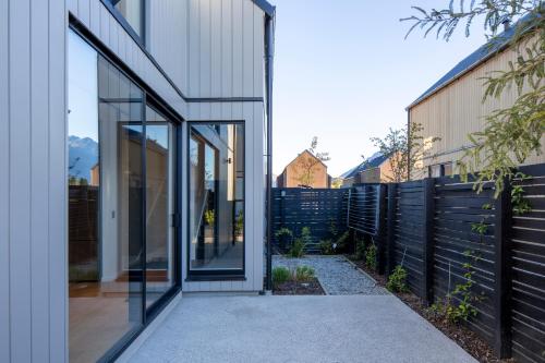 Exterior view, Stylish & Modern Home, Mountain View, Free WI-FI in The Remarkables