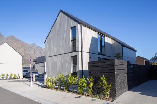 Exterior view, Stylish & Modern Home, Mountain View, Free WI-FI in The Remarkables
