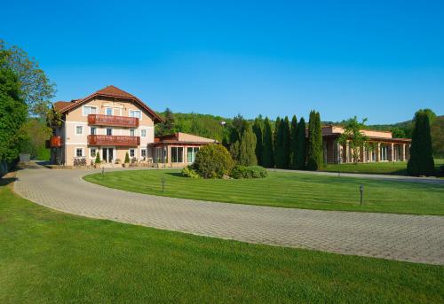 Hotel Honti - image 11