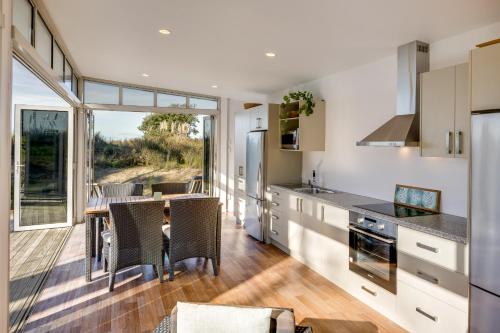 A szálláshely kívülről, Mahanga Dunes Retreat - Mahia Holiday Home in Mahia