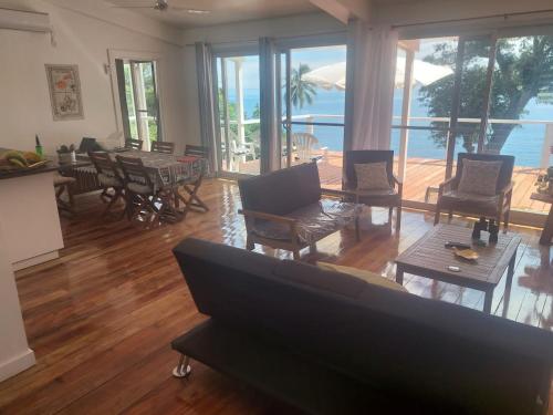 Waterfront modern 3br home Vale Ni Vonu in โคโรโว