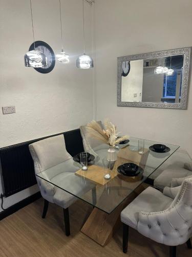 4 Bed House with Garden and Hot Tub - Near City Centre in 斯普洛特