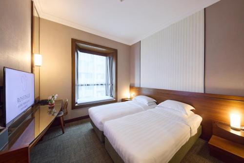 Superior Twin Room image 4