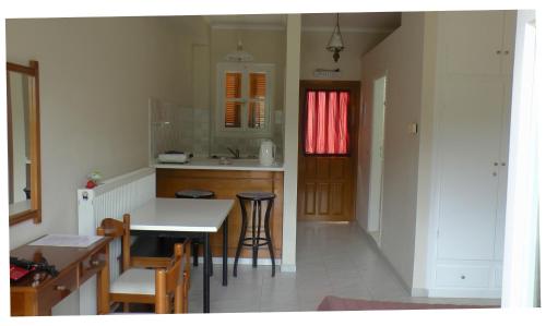 Captain's Apartments - image 4