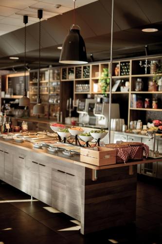 餐飲選擇, 皇家之角品質酒店 (Quality Hotel Royal Corner) in 韋克舍