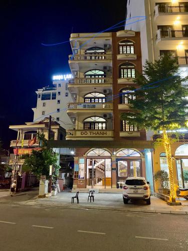 Khách Sạn Đô Thành, Kon Rung (1)