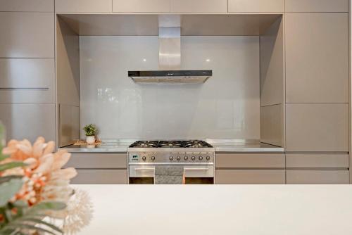 Sunny Pool Access Home for Family in Campbelltown