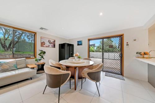 Sunny Pool Access Home for Family in Campbelltown