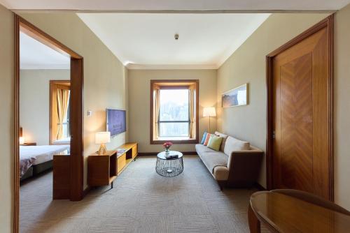 Executive Suite (25 – 32/F) image 3
