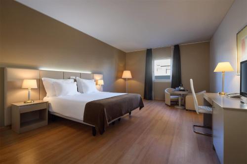 1 Double Bed, Premium, Non Smoking image 2