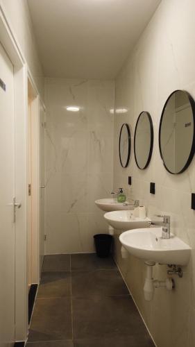 Y Hostel 2