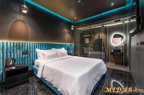 Standard Double Room room in Midas Hotel 3
