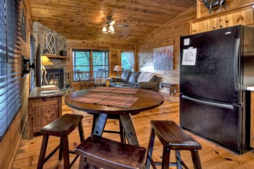 Bearfoot Ridge Wood-burning fireplace cozy hot tub serene views in Ellijay, USA