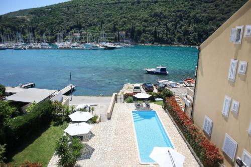 Apartments Pralas 5