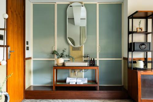 المرافق, The Kin Hotel in دادار