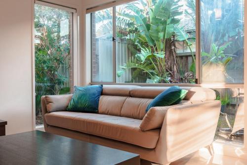 Spacious Point Cook Retreat & Free Parking in Point Cook