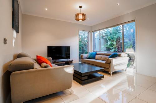 Spacious Point Cook Retreat & Free Parking in Point Cook