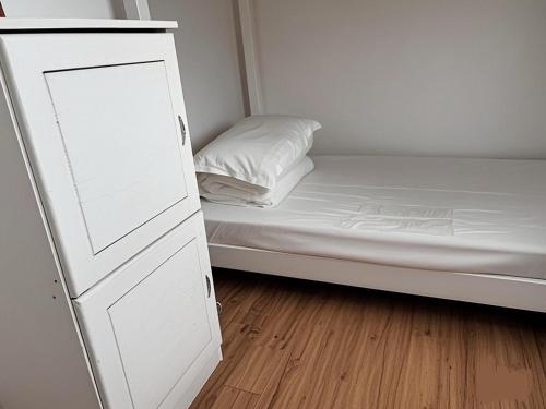Cama Individual en habitación compartida femenina