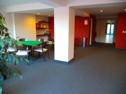 gedeelde lounge/tv-ruimte, MIL810 Ushuaia Hotel in Ushuaia