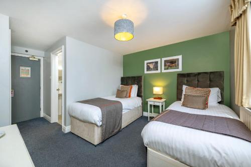 2 twin beds