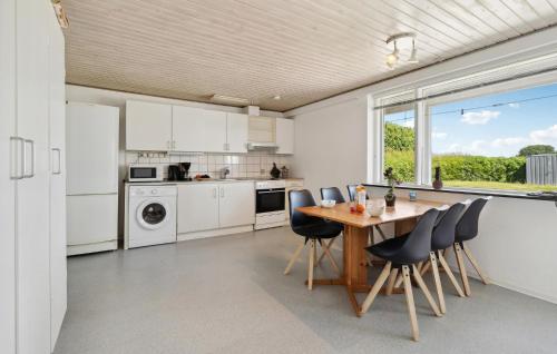 Kitchen, 3 Bedroom Beautiful Home In Sydals in Sydals