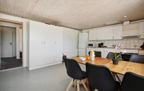 Kitchen, 3 Bedroom Beautiful Home In Sydals in Sydals